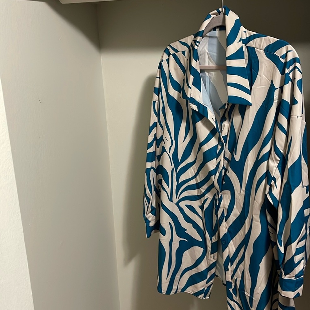 Plus size blouse, part of a pant suit. NEVER WORN